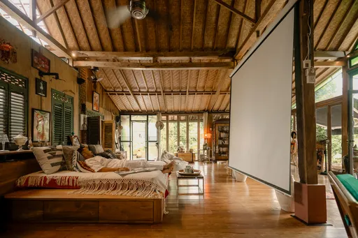 Main House  X Gladak